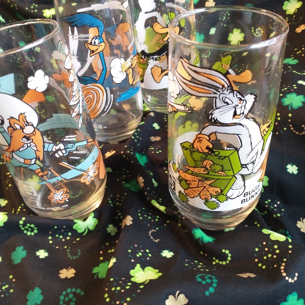 4 SPECTACULAR VINTAGE PEPSI LOONEY TOONS COLLECTION SERIES 1979